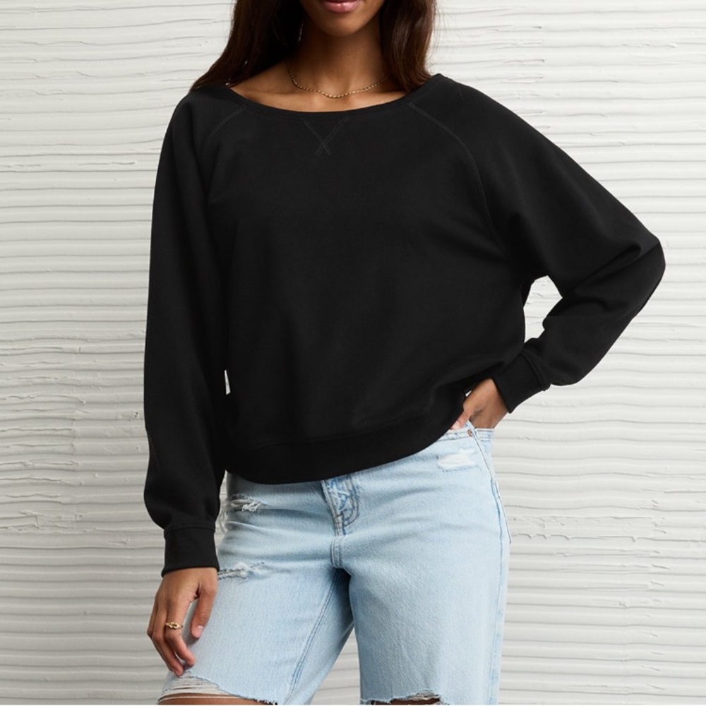 AE off the shoulder sweatshirt. XXL